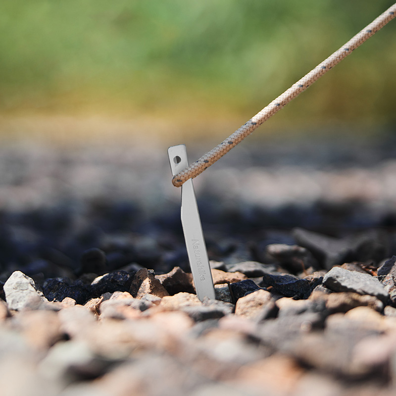 Naturehike lehké stanové kolíky 8ks 20cm - stříbrné